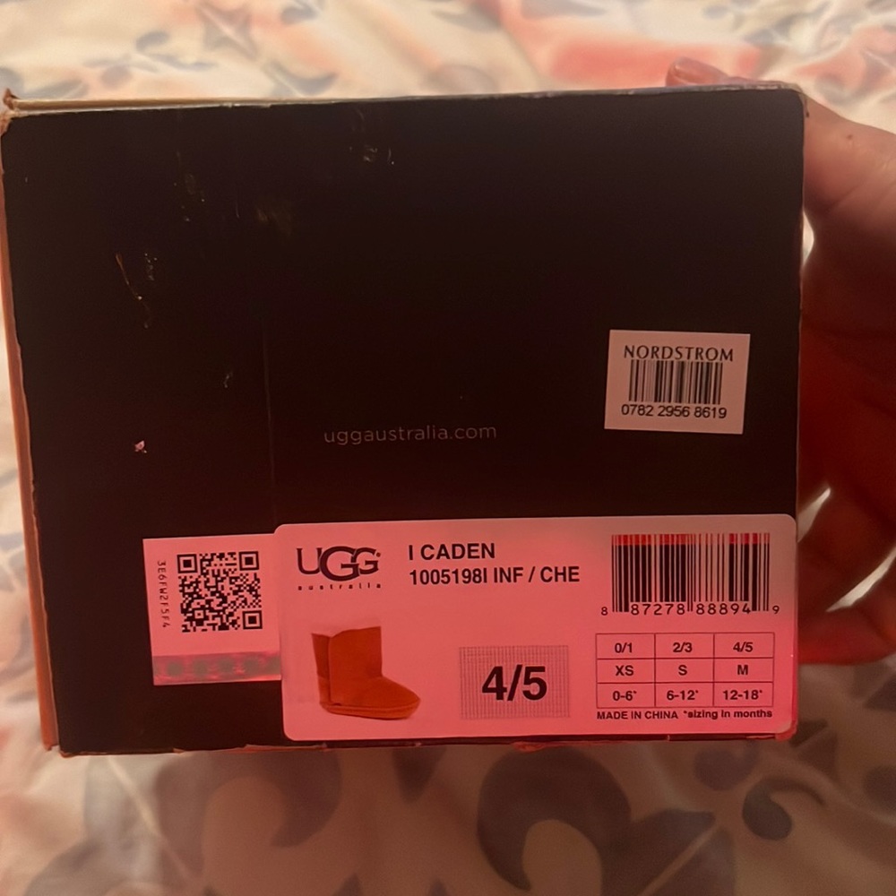 Uggs infant chestnut color size 4/5